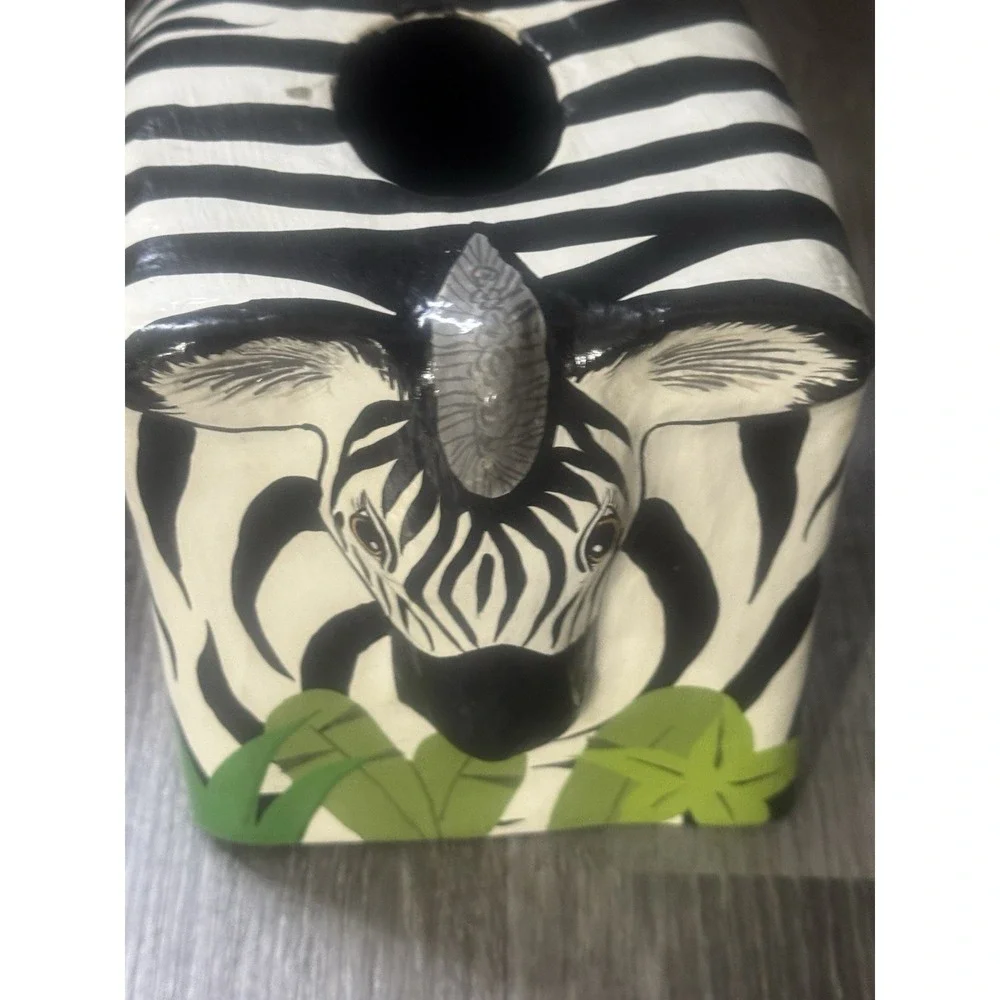 Zebrapapier-mâché wastebasket & tissue holder. 10